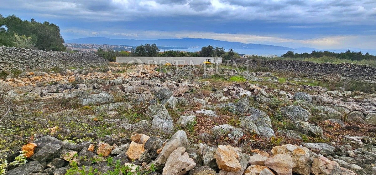 Mesto Krk, prodaja gradbenega zemljišča na mirni lokaciji!