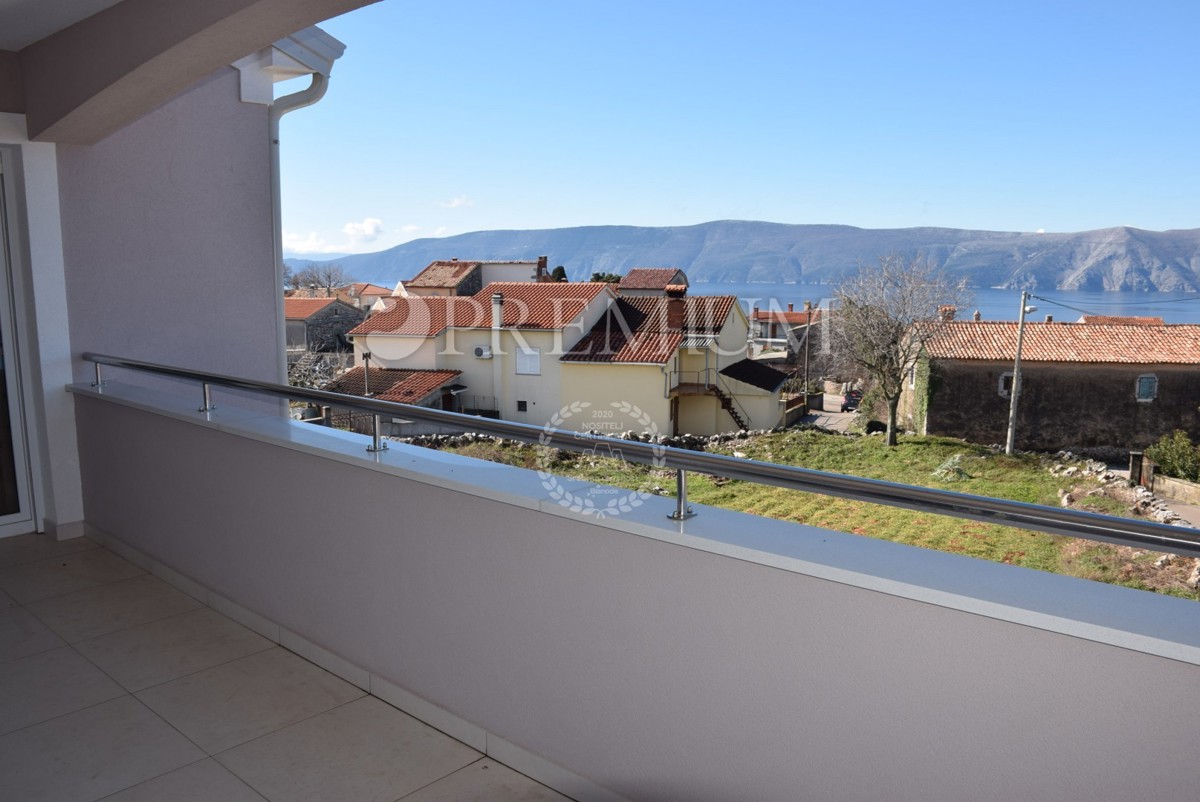 Krk, okolica, hiša od 171 m2 s bazenom in pogledom na morje