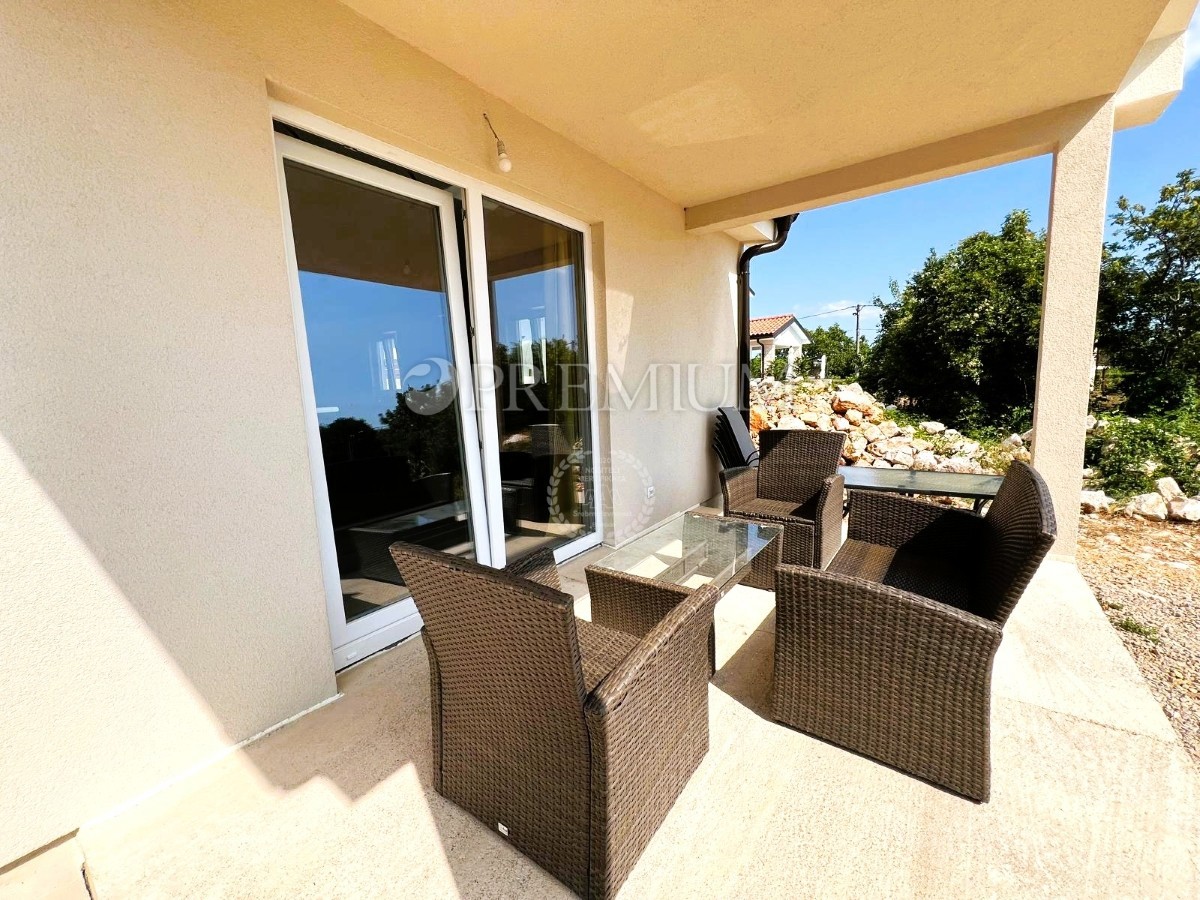 Dobrinj, Kras, Prizemnica 75 m² na parceli površine 1080 m²