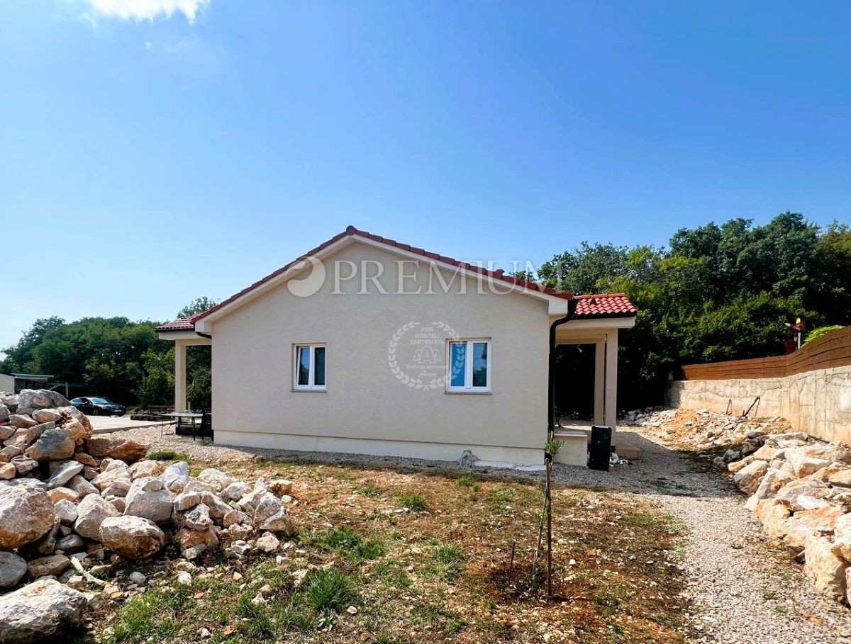 Dobrinj, Kras, Prizemnica 75 m² na parceli površine 1080 m²