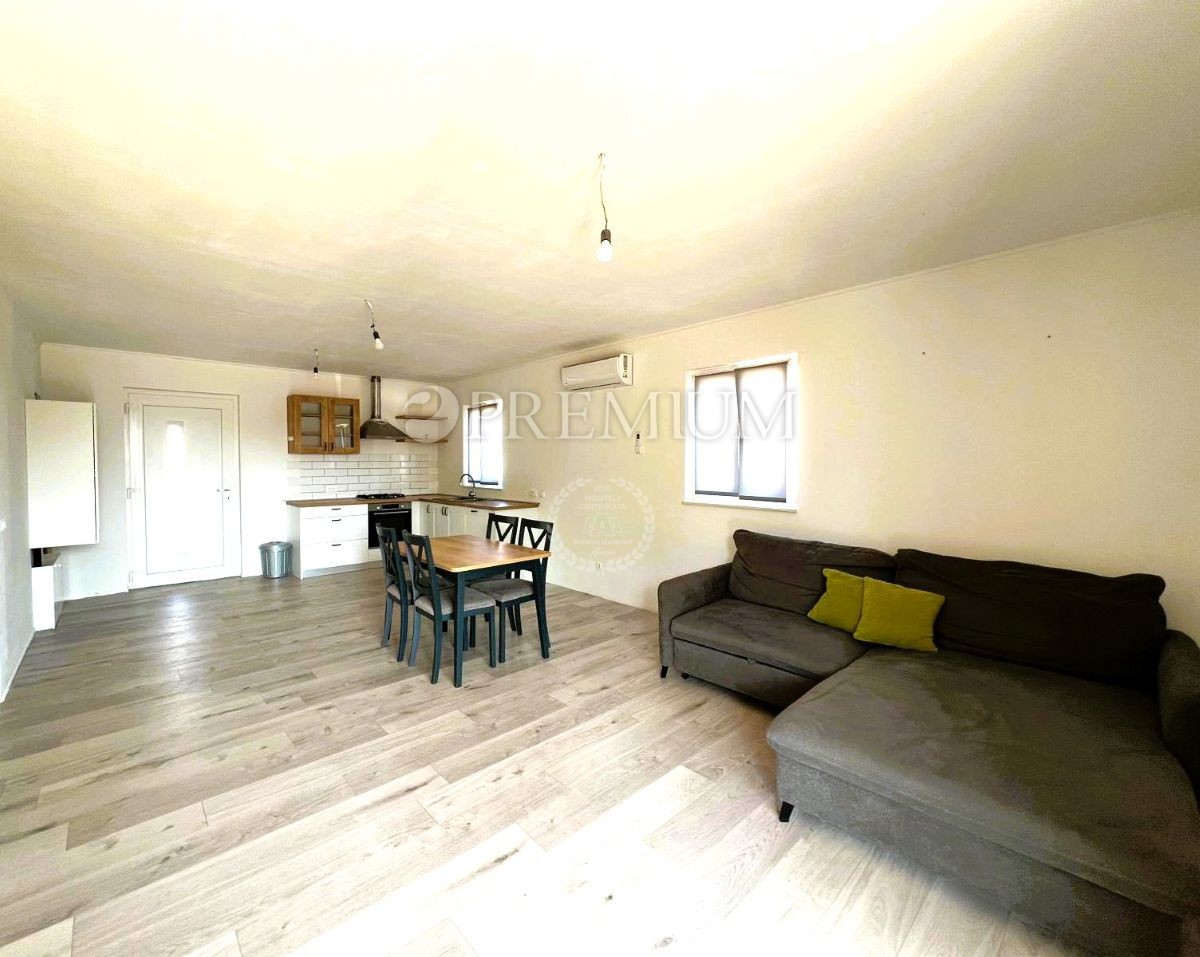 Dobrinj, Kras, Prizemnica 75 m² na parceli površine 1080 m²