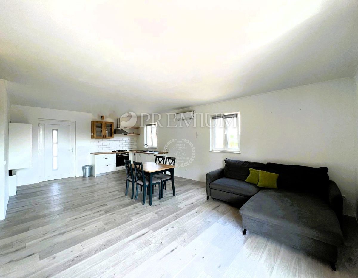 Dobrinj, Kras, Prizemnica 75 m² na parceli površine 1080 m²