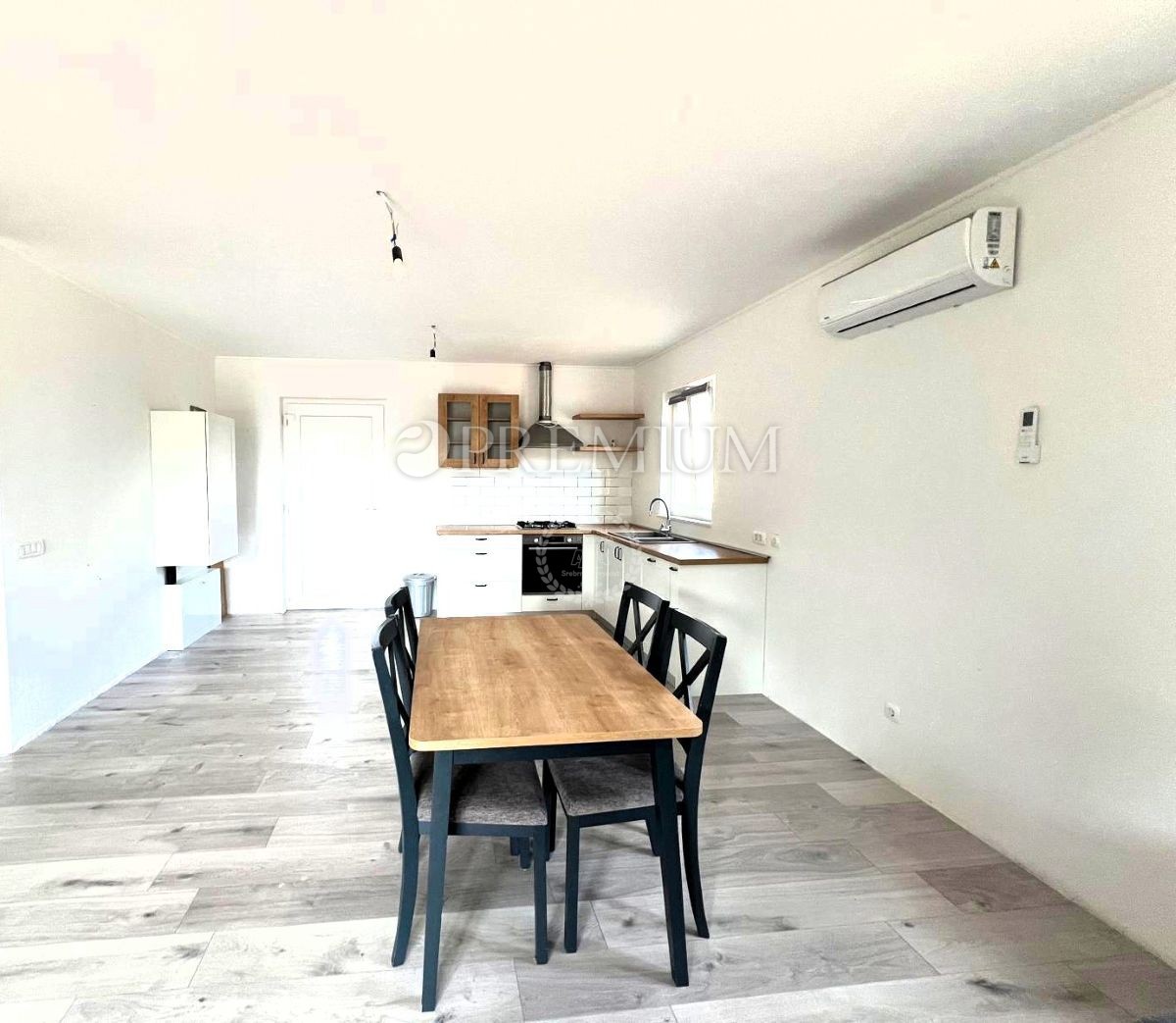 Dobrinj, Kras, Prizemnica 75 m² na parceli površine 1080 m²