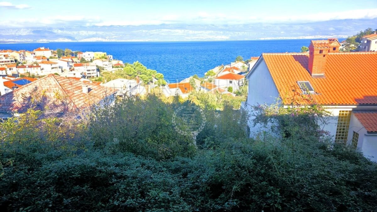 Vrbnik, zazidljivo zemljišče z razgledom na morje, 150.000 €