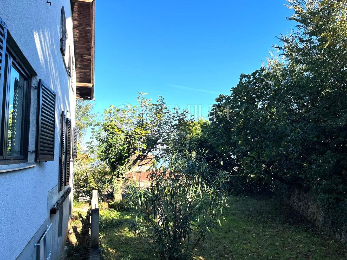 Malinska, hiša s 5 apartmaji, 500 m od morja!