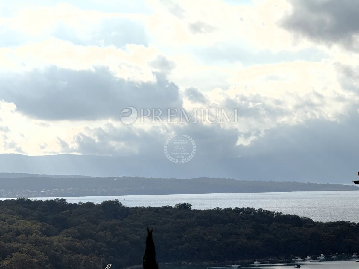 Njivice, dvojna hiša z dvema apartmajema, odlična priložnost