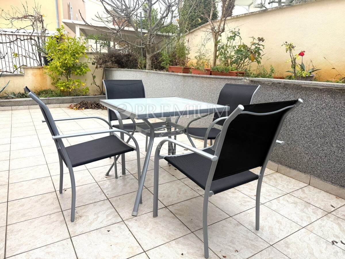 Njivice, dvojna hiša z dvema apartmajema, odlična priložnost