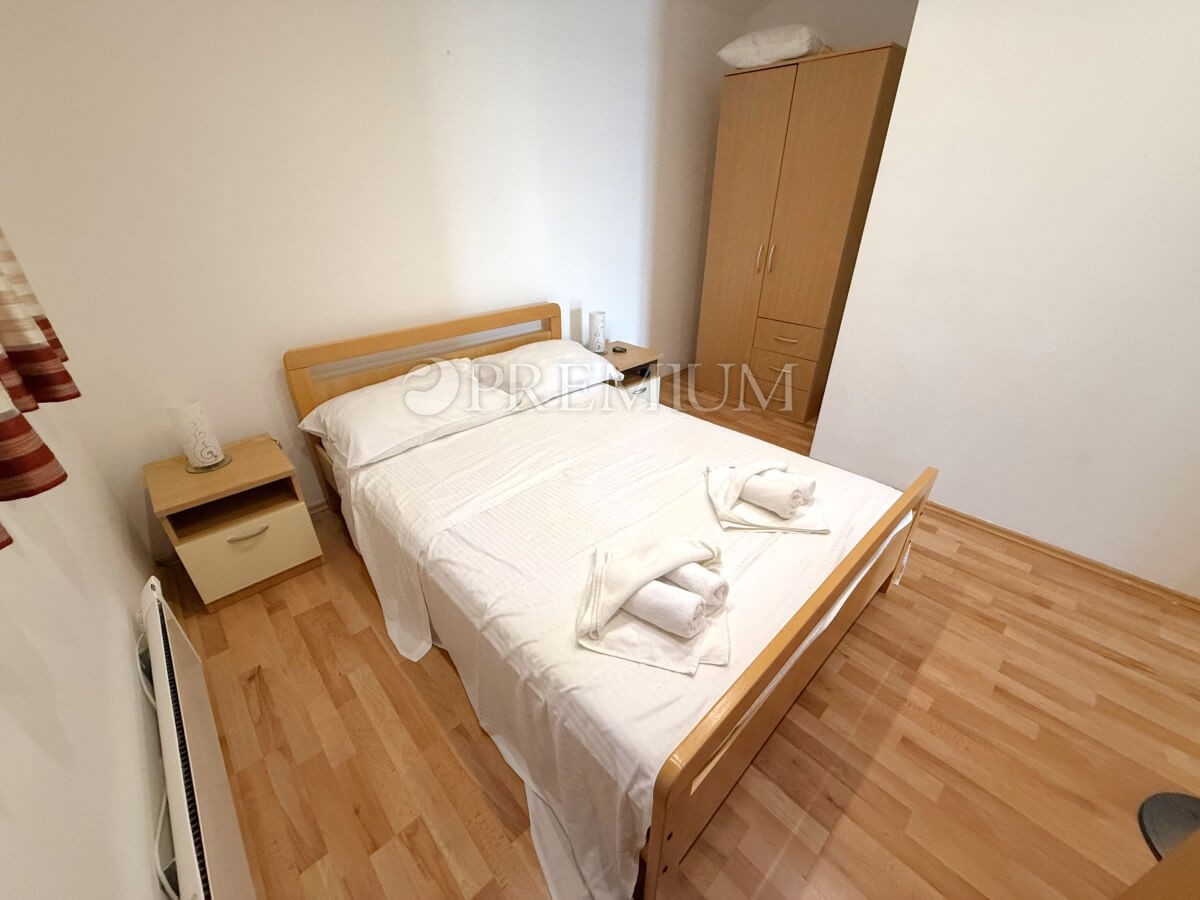Njivice, dvojna hiša z dvema apartmajema, odlična priložnost