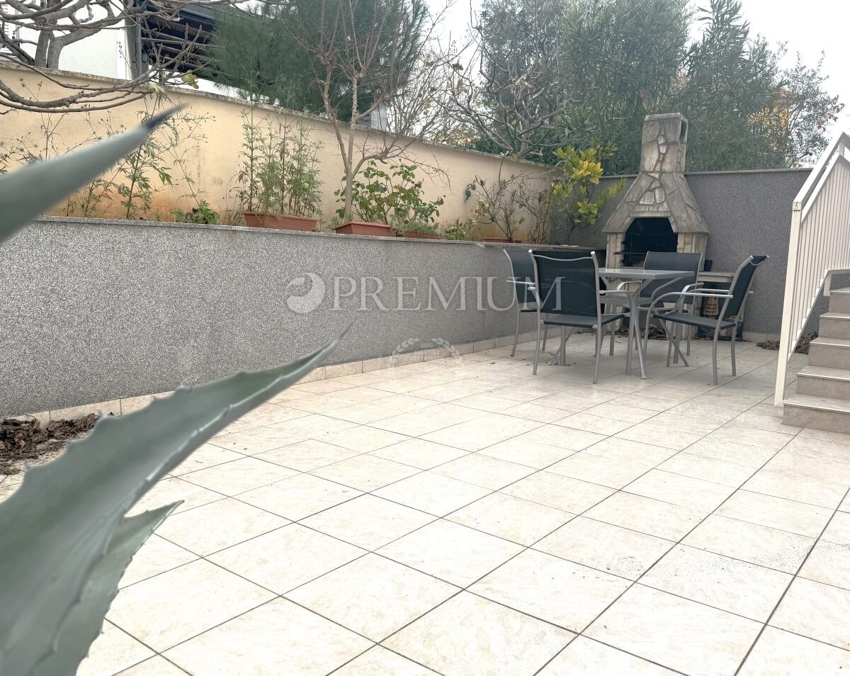 Njivice, dvojna hiša z dvema apartmajema, odlična priložnost