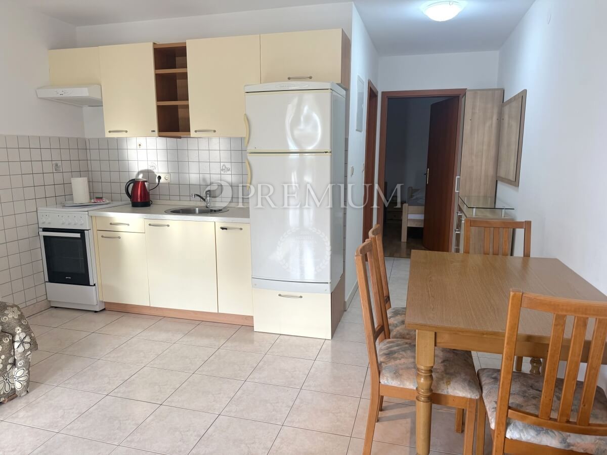 Njivice, dvojna hiša z dvema apartmajema, odlična priložnost