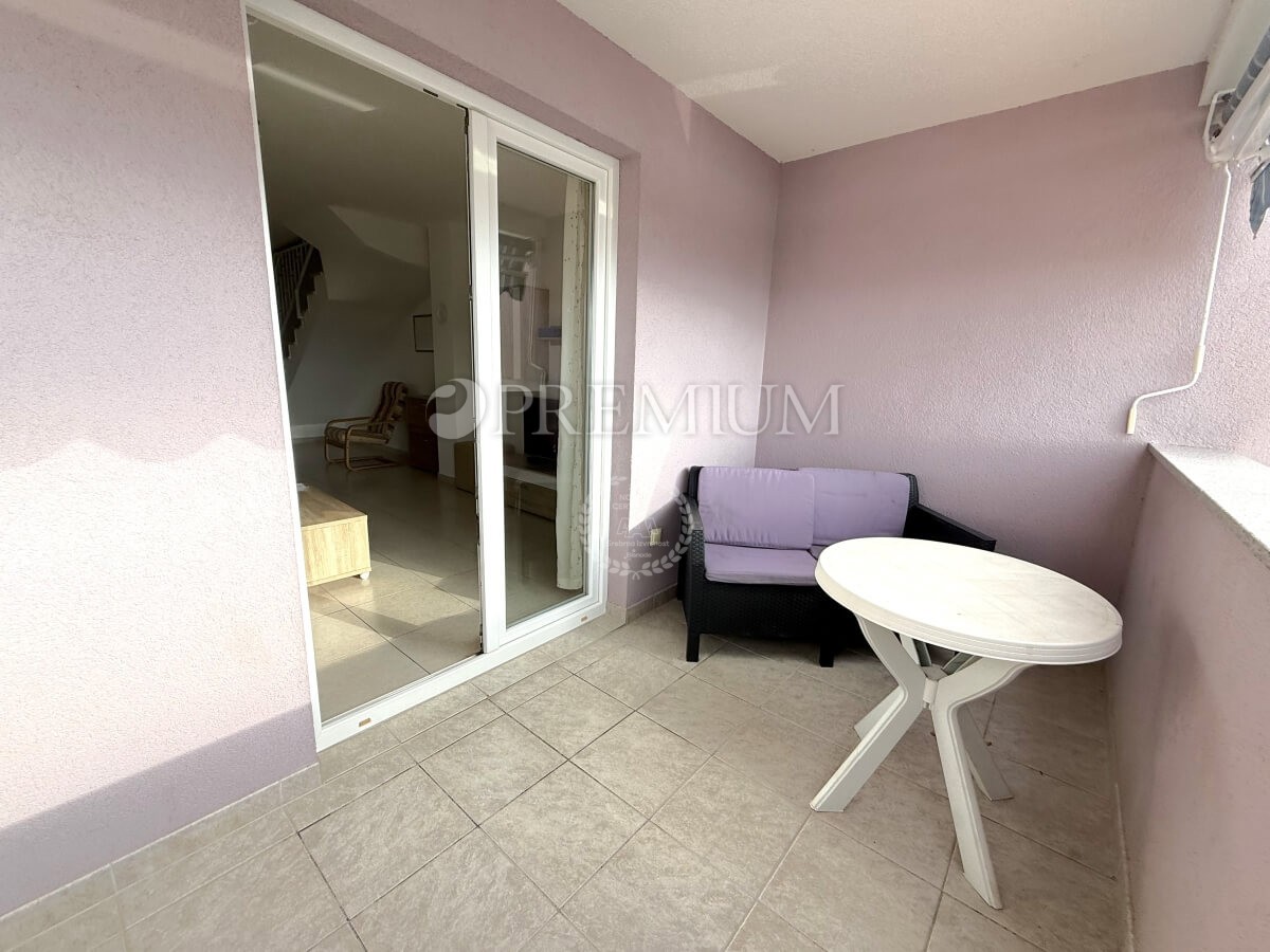 Njivice, dvojna hiša z dvema apartmajema, odlična priložnost