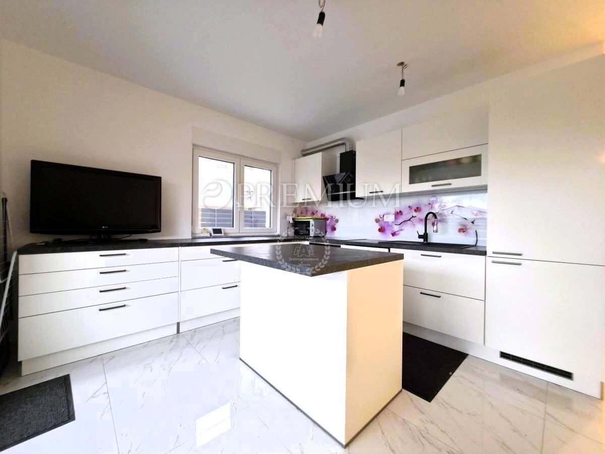 Malinska, opremljena hiša z ogrevanim bazenom!