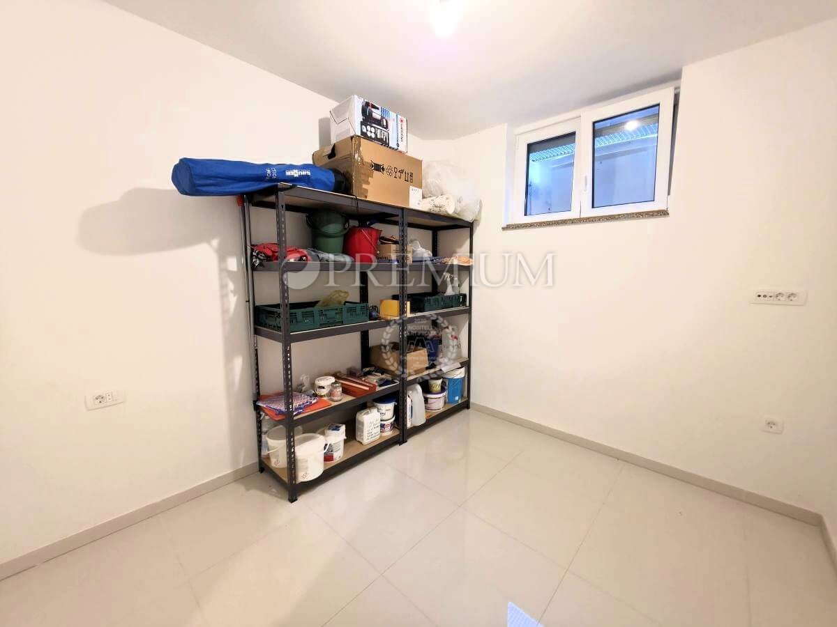 Malinska, opremljena hiša z ogrevanim bazenom!