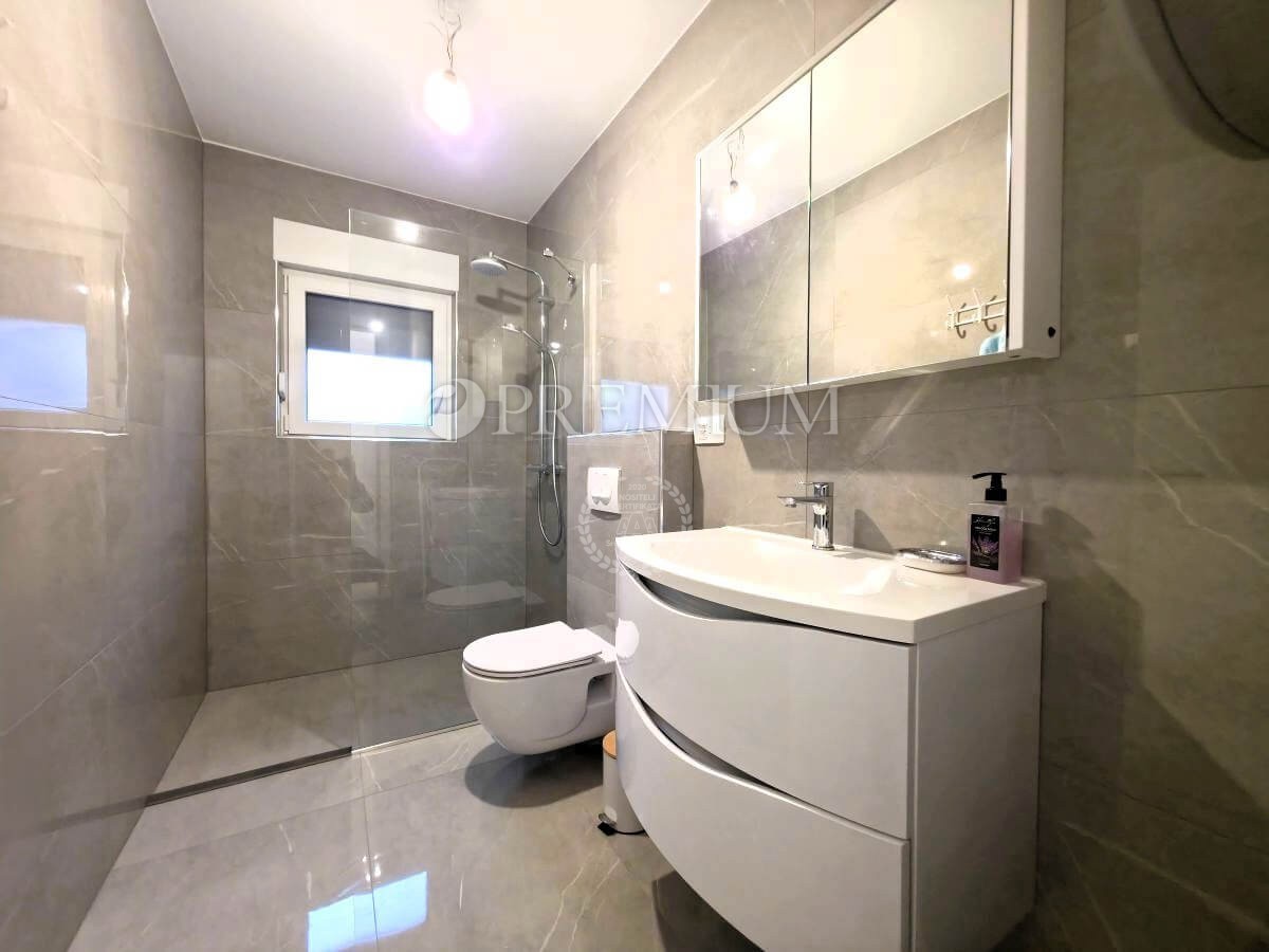 Malinska, opremljena hiša z ogrevanim bazenom!