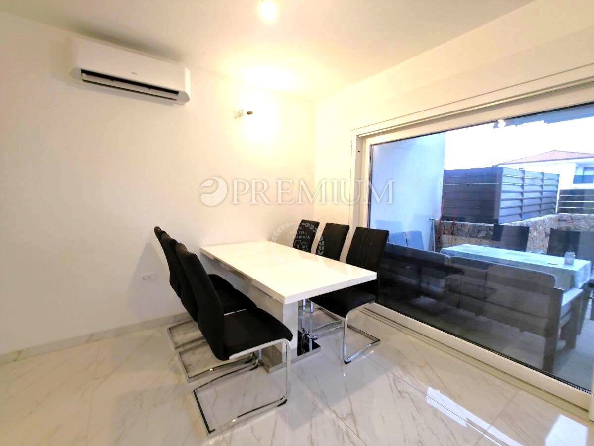 Malinska, opremljena hiša z ogrevanim bazenom!