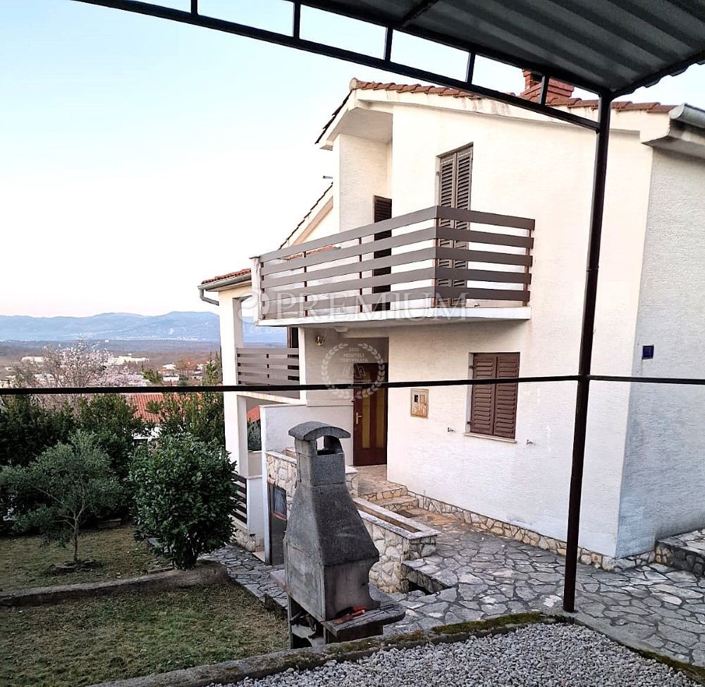 Njivice – Hiša naprodaj s pogledom na morje!