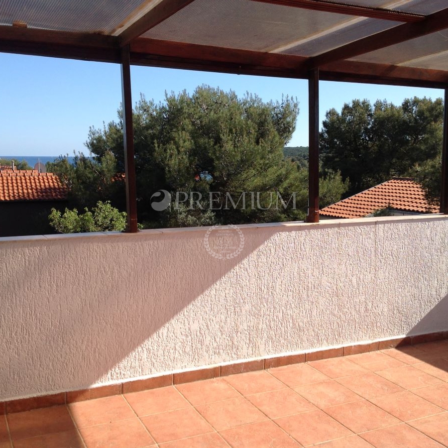 Mali Lošinj, samostojna hiša z dvema stanovanjskima enotama!