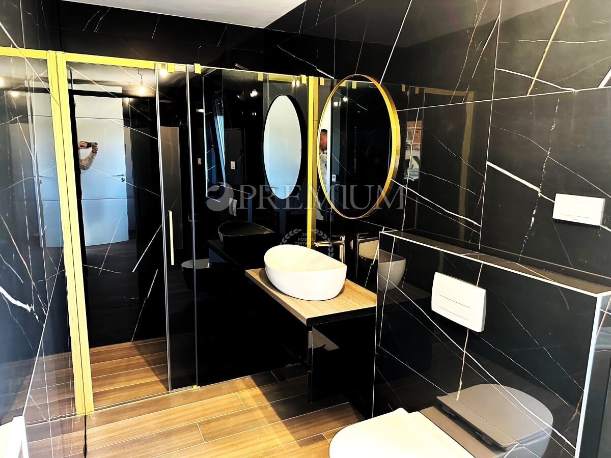 Krk, novogradnja, apartma s strešno teraso!