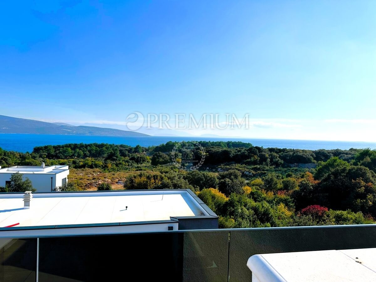 Krk, novogradnja, apartma s strešno teraso!