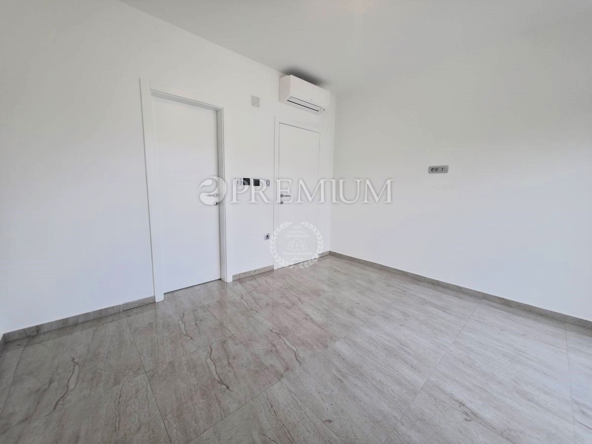 Malinska - novozgrajena, prostorna družinska hiša!