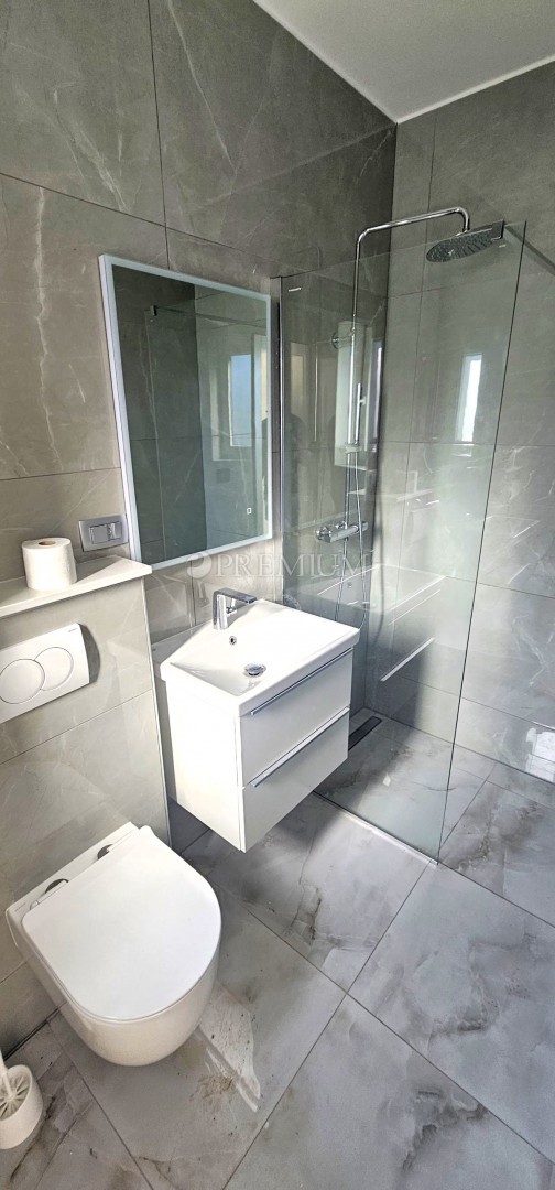 Malinska - novozgrajena, prostorna družinska hiša!