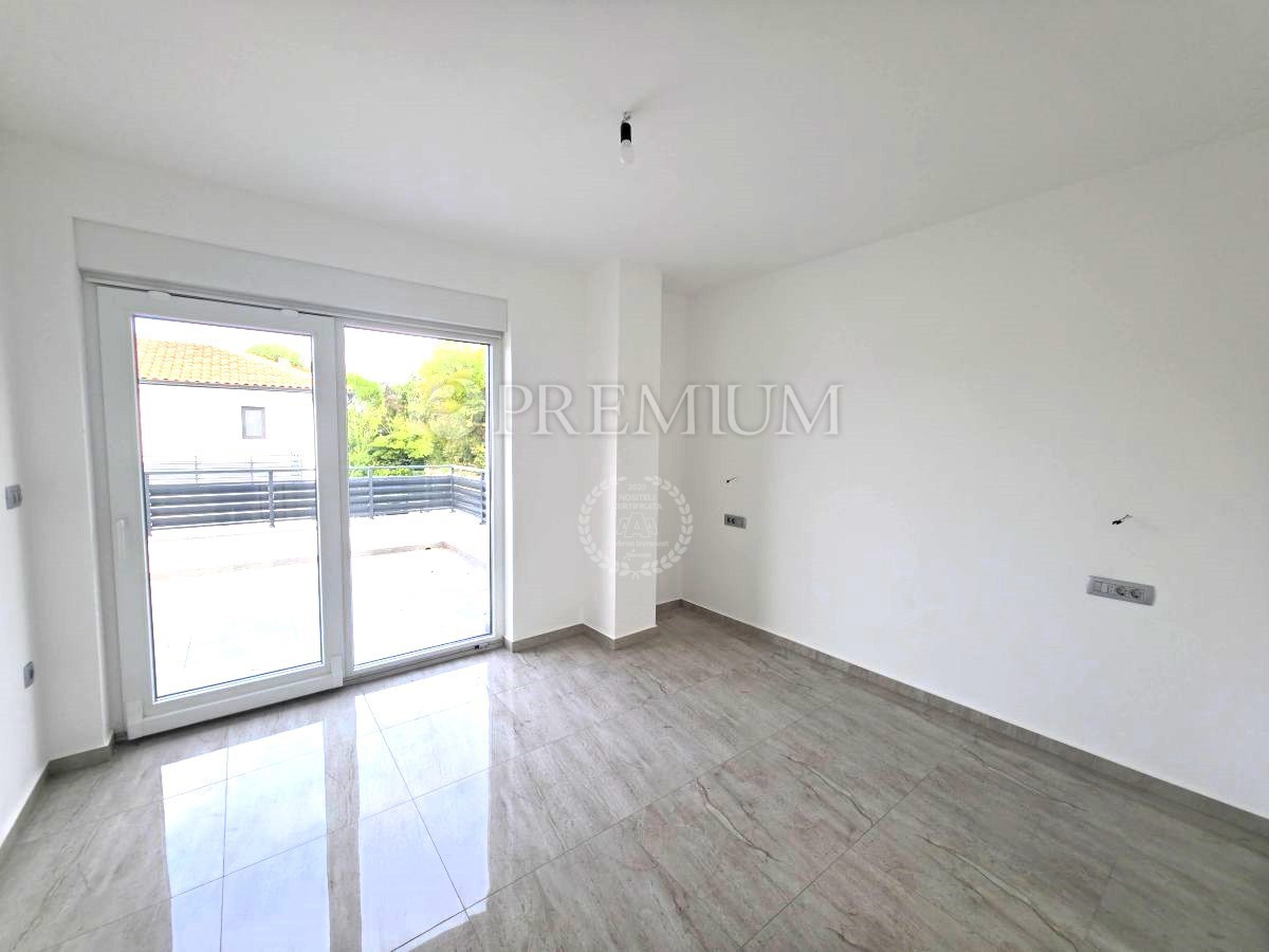 Malinska - novozgrajena, prostorna družinska hiša!