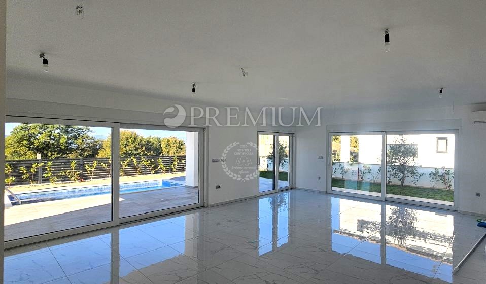 Malinska - novozgrajena, prostorna družinska hiša!