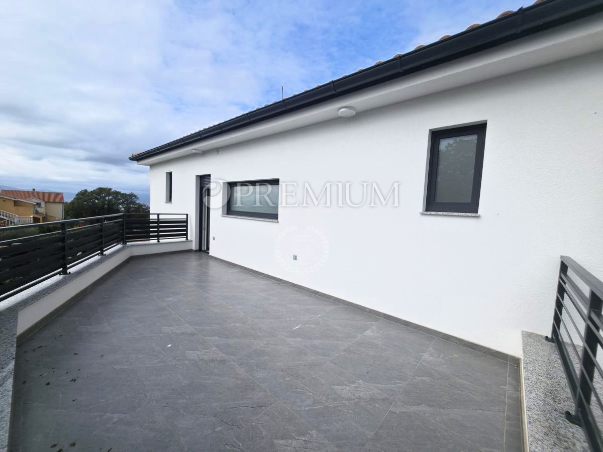 Malinska - novozgrajena, prostorna družinska hiša!