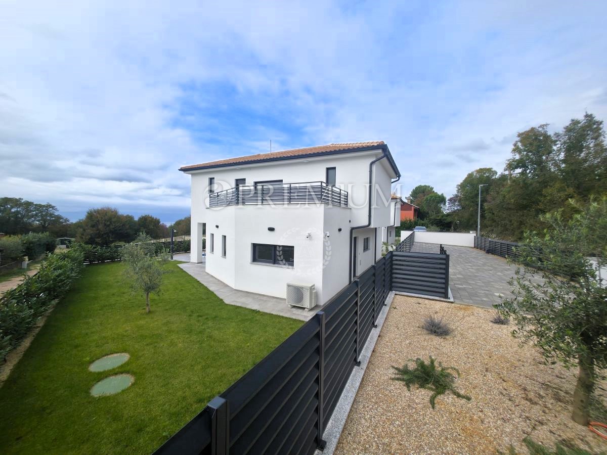 Malinska - novozgrajena, prostorna družinska hiša!