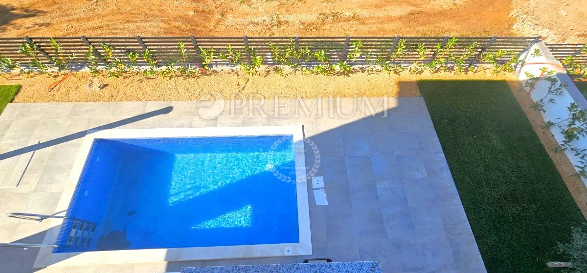 Malinska - novozgrajena, prostorna družinska hiša!