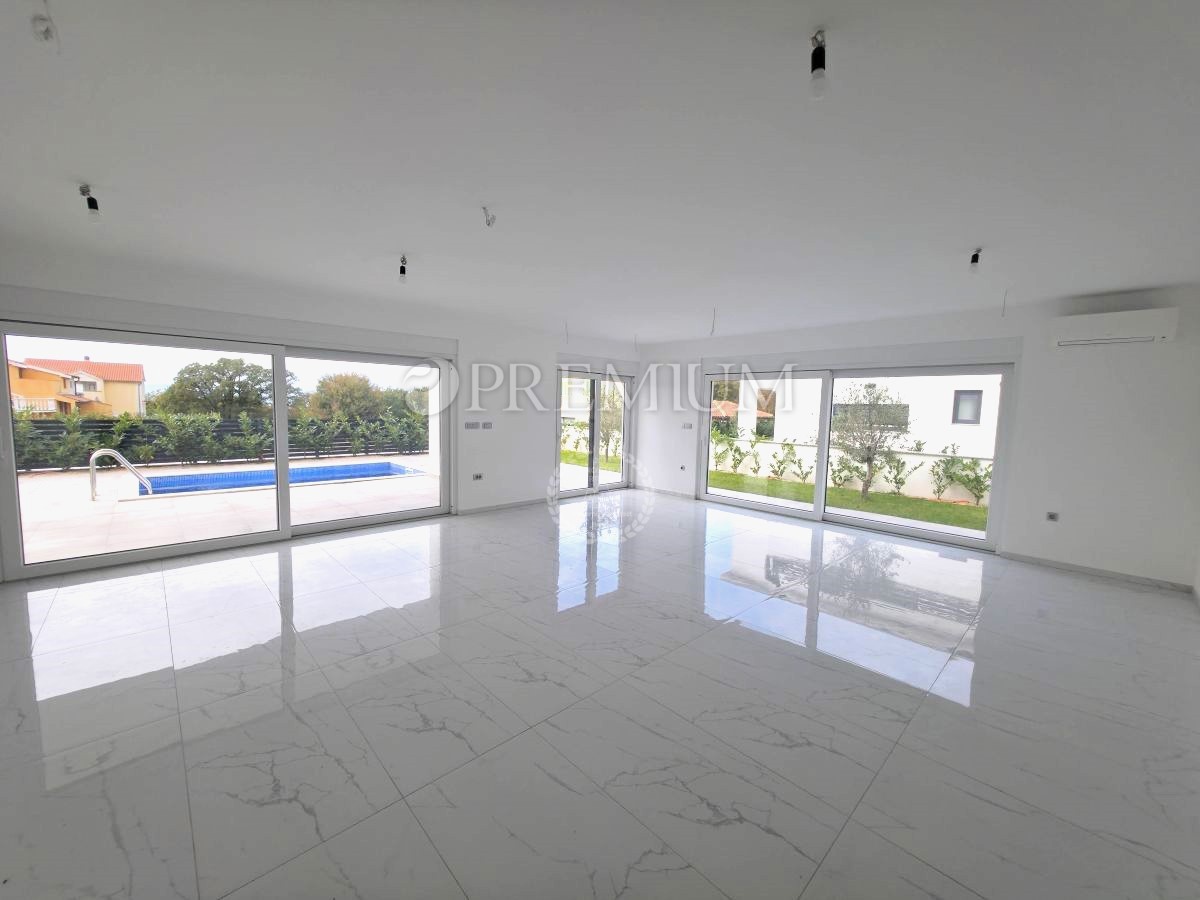 Malinska - novozgrajena, prostorna družinska hiša!