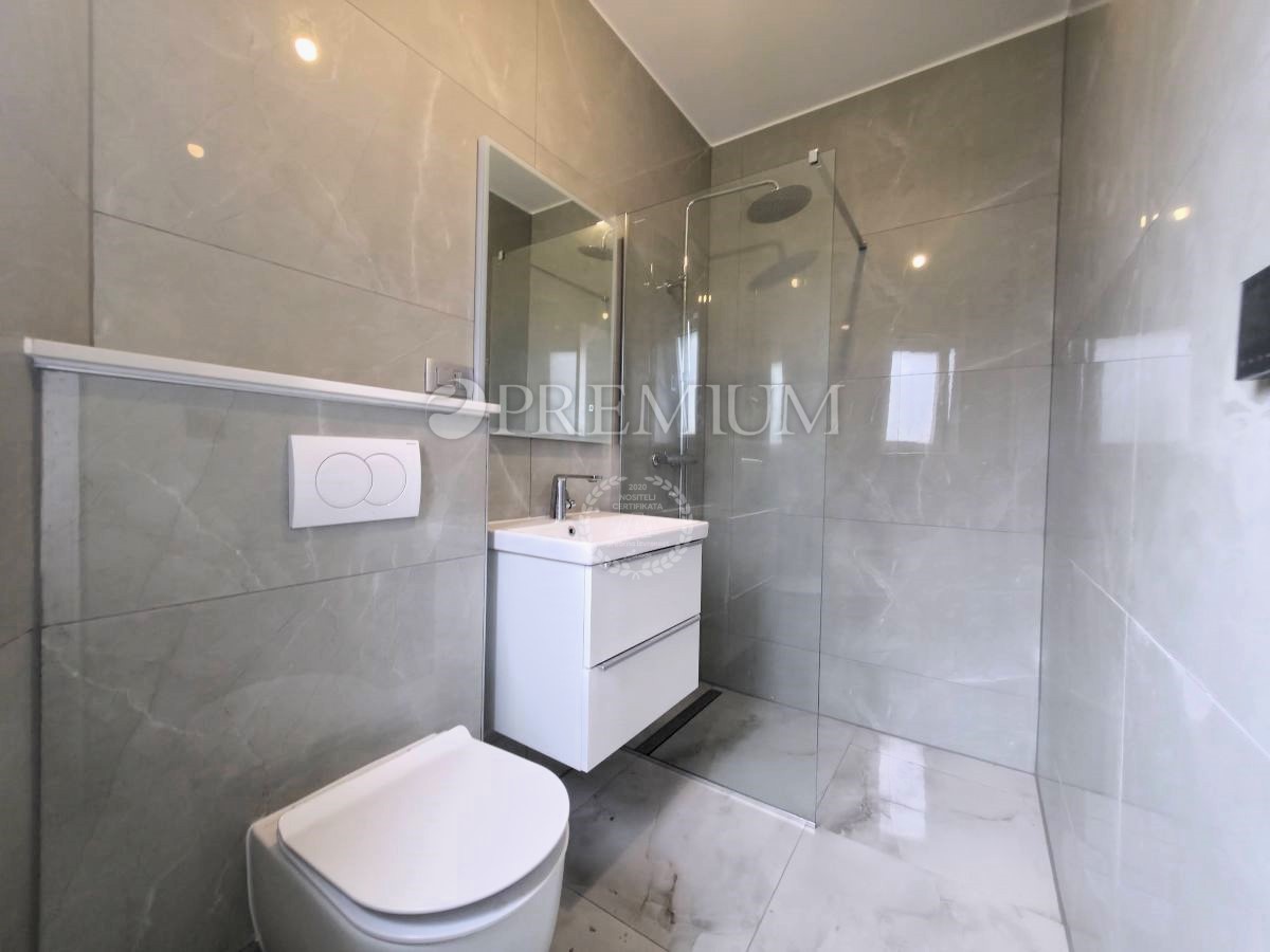 Malinska - novozgrajena, prostorna družinska hiša!