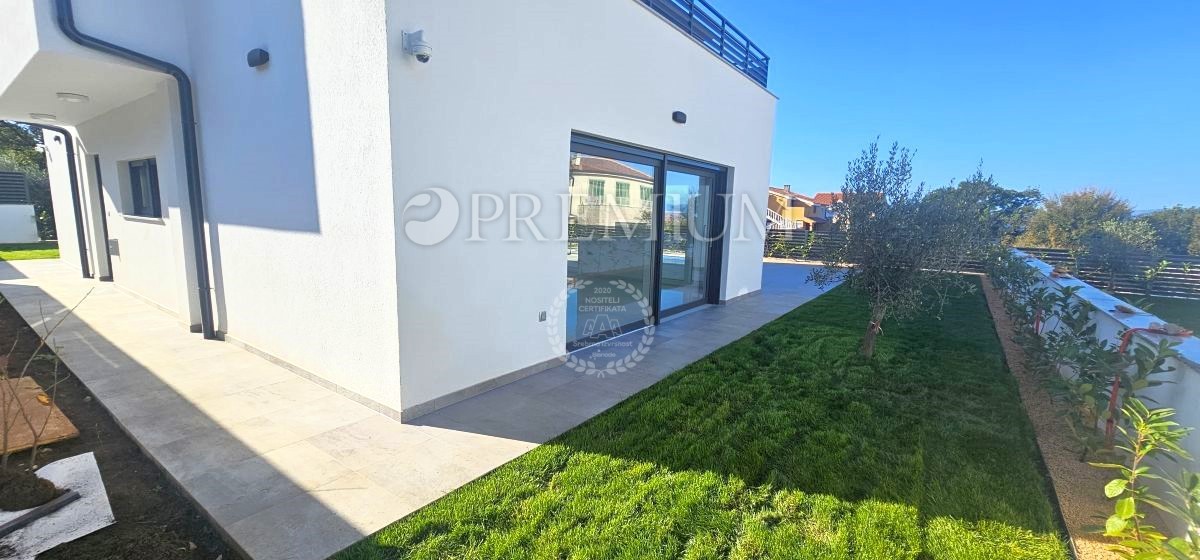 Malinska - novozgrajena, prostorna družinska hiša!