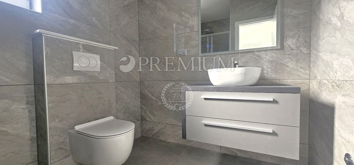 Malinska - novozgrajena, prostorna družinska hiša!