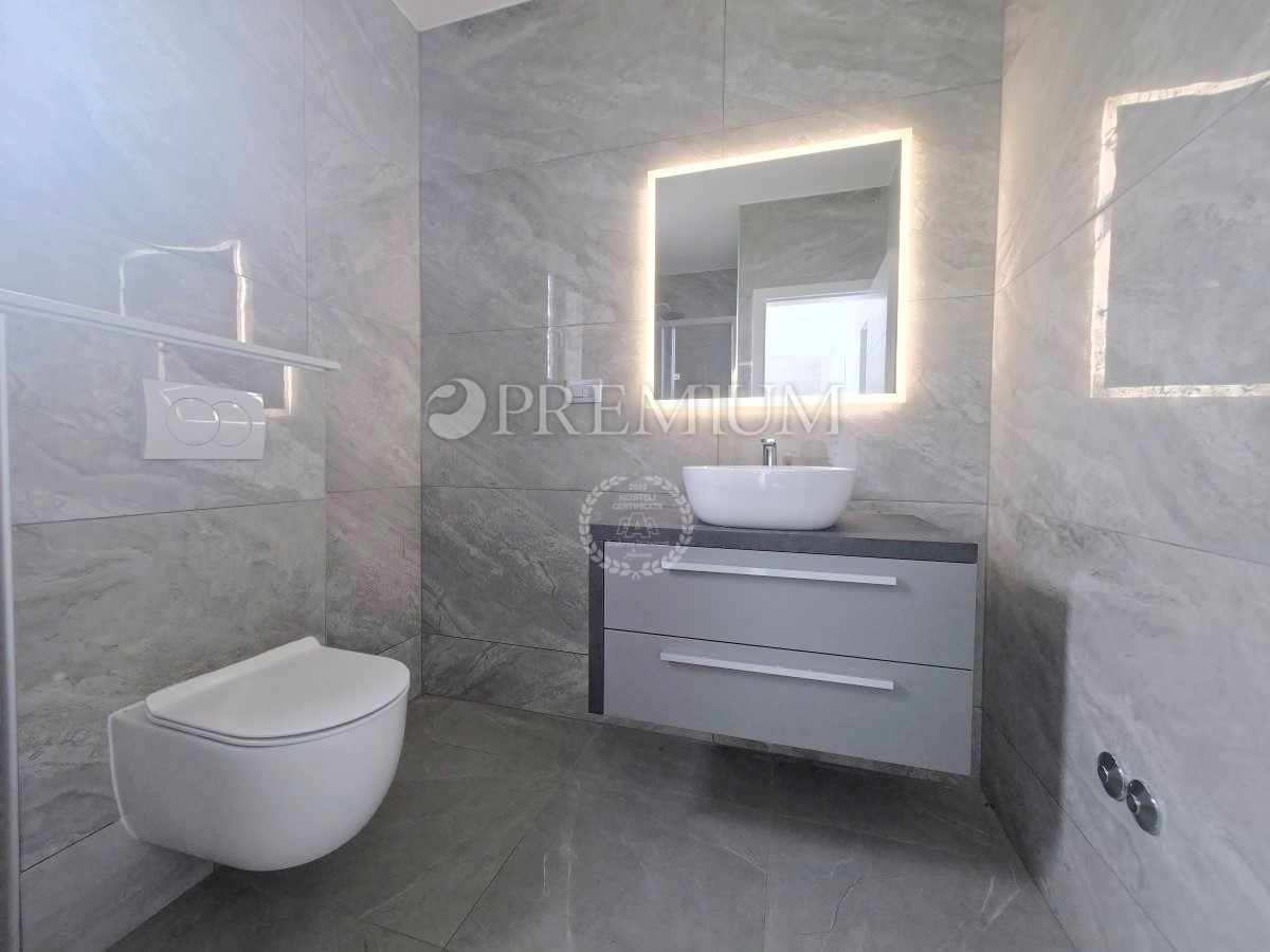 Malinska - novozgrajena, prostorna družinska hiša!