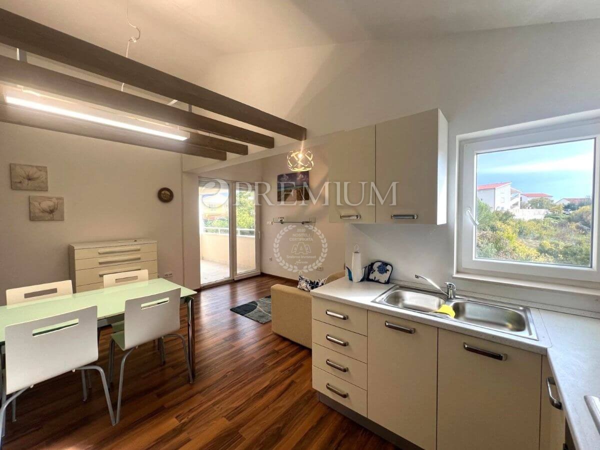 Šilo, prodaja enosobnega stanovanja, 500 m od morja!