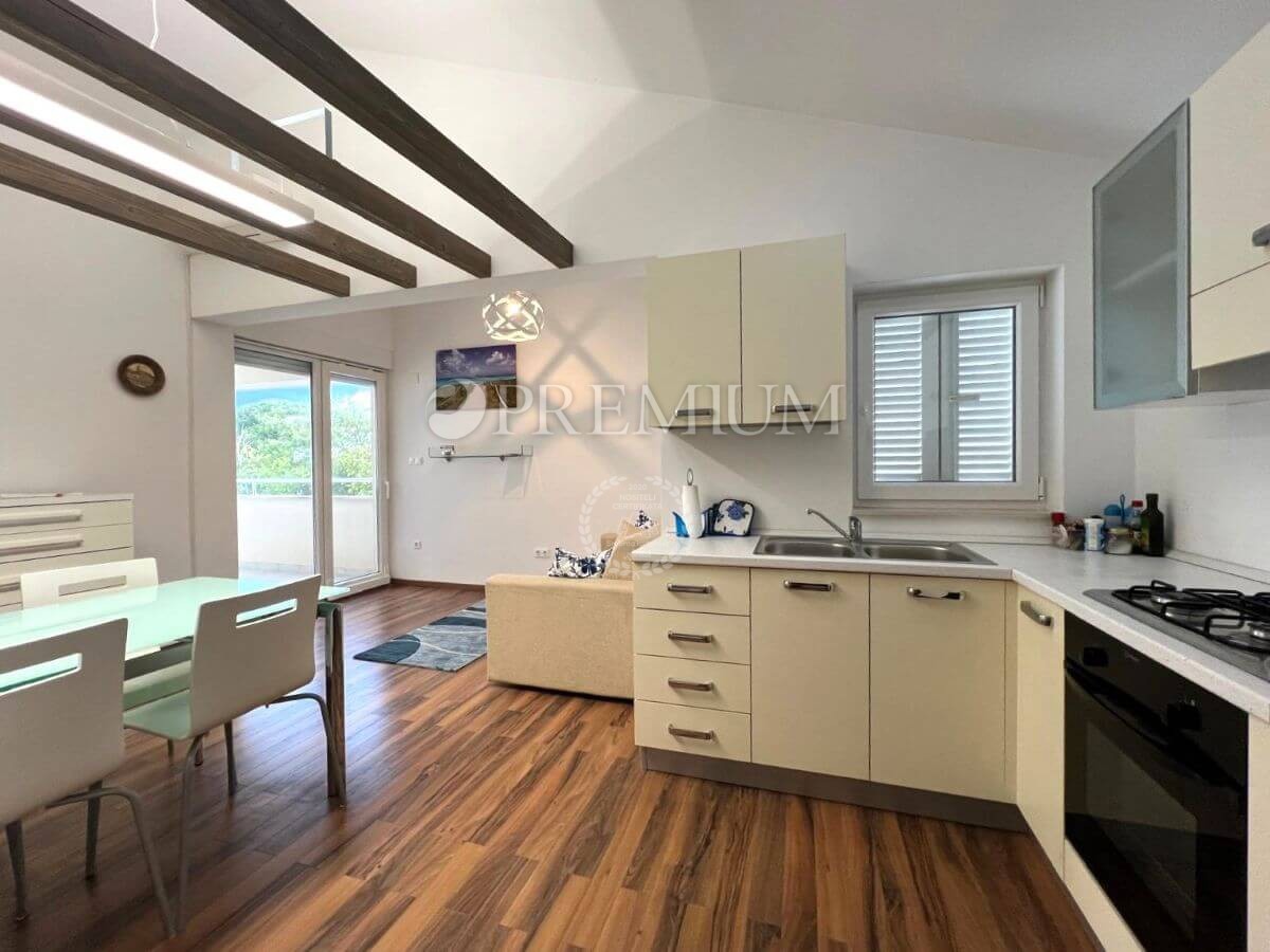 Šilo, prodaja enosobnega stanovanja, 500 m od morja!