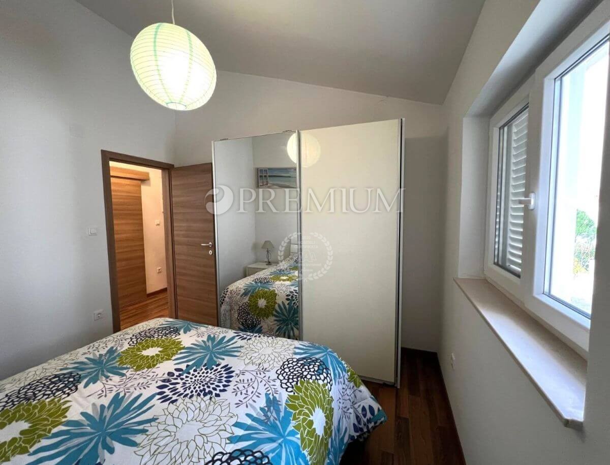 Šilo, prodaja enosobnega stanovanja, 500 m od morja!