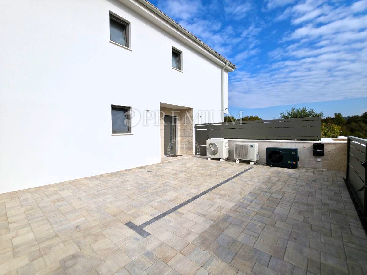 Malinska, nova hiša z modernim dizajnom!