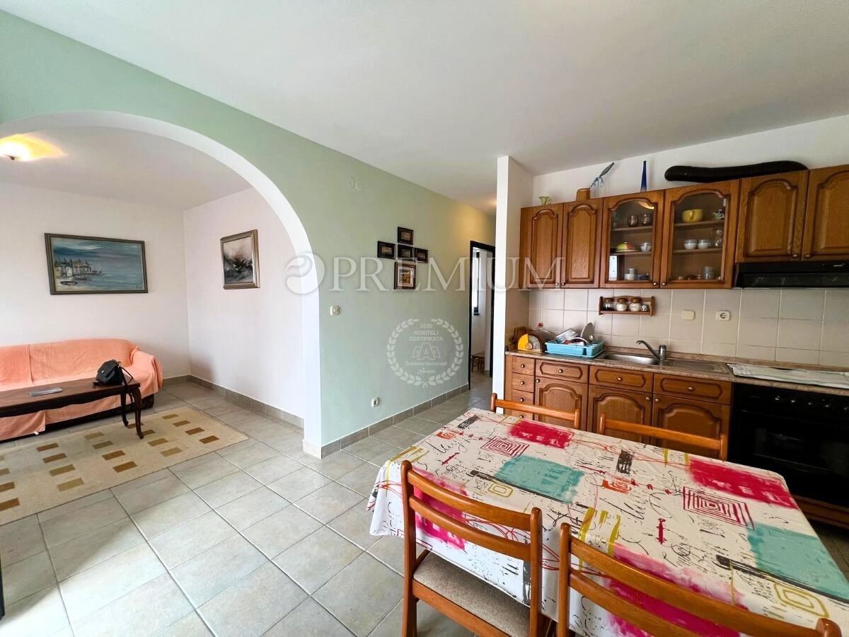Malinska, apartma, 45 m², 140 m od plaže