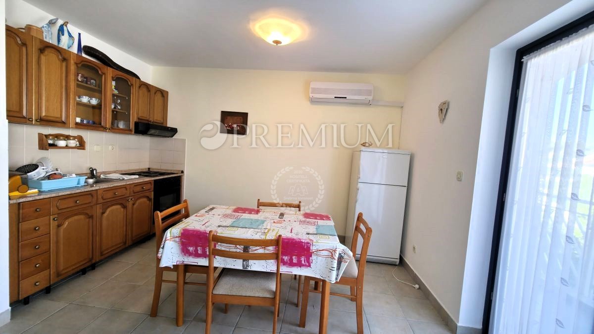 Malinska, apartma, 43 m², 140 m od plaže