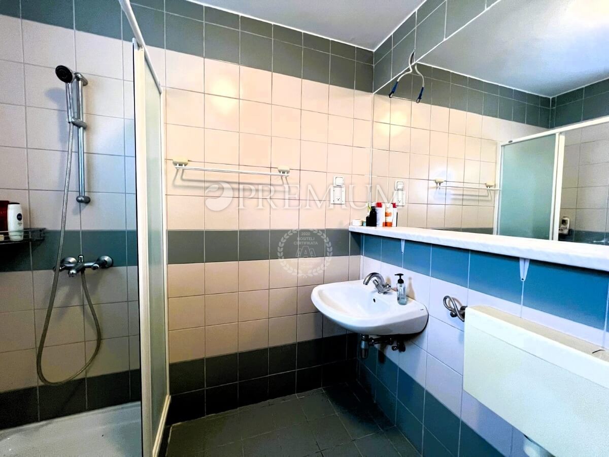 Malinska, apartma, 45 m², 140 m od plaže
