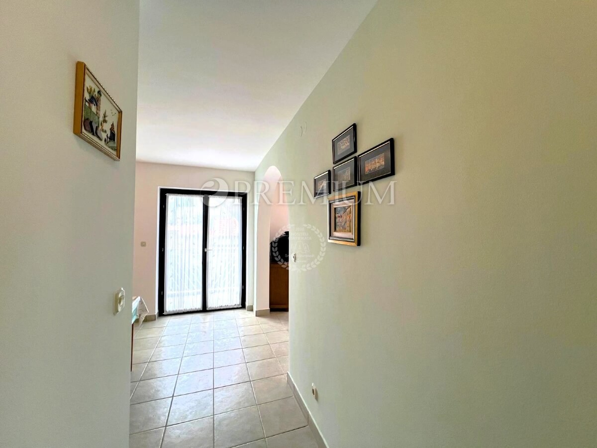 Malinska, apartma, 45 m², 140 m od plaže