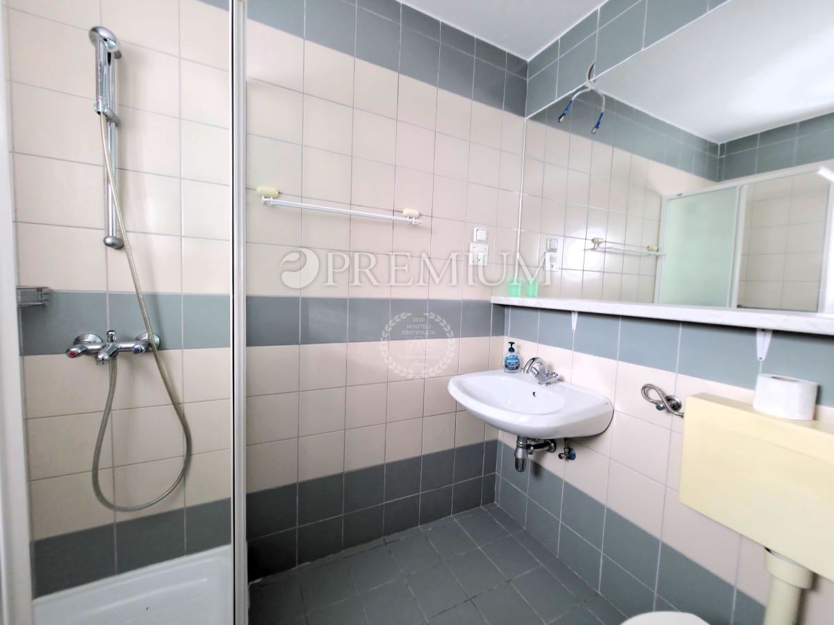 Malinska, apartma, 45 m², 140 m od plaže