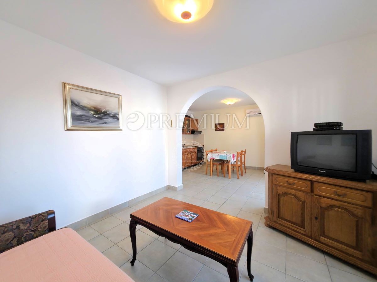 Malinska, apartma, 45 m², 140 m od plaže