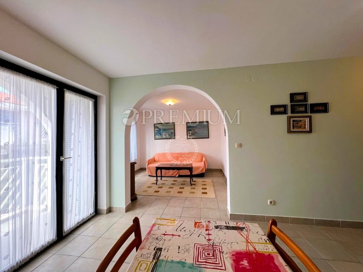 Malinska, apartma, 45 m², 140 m od plaže