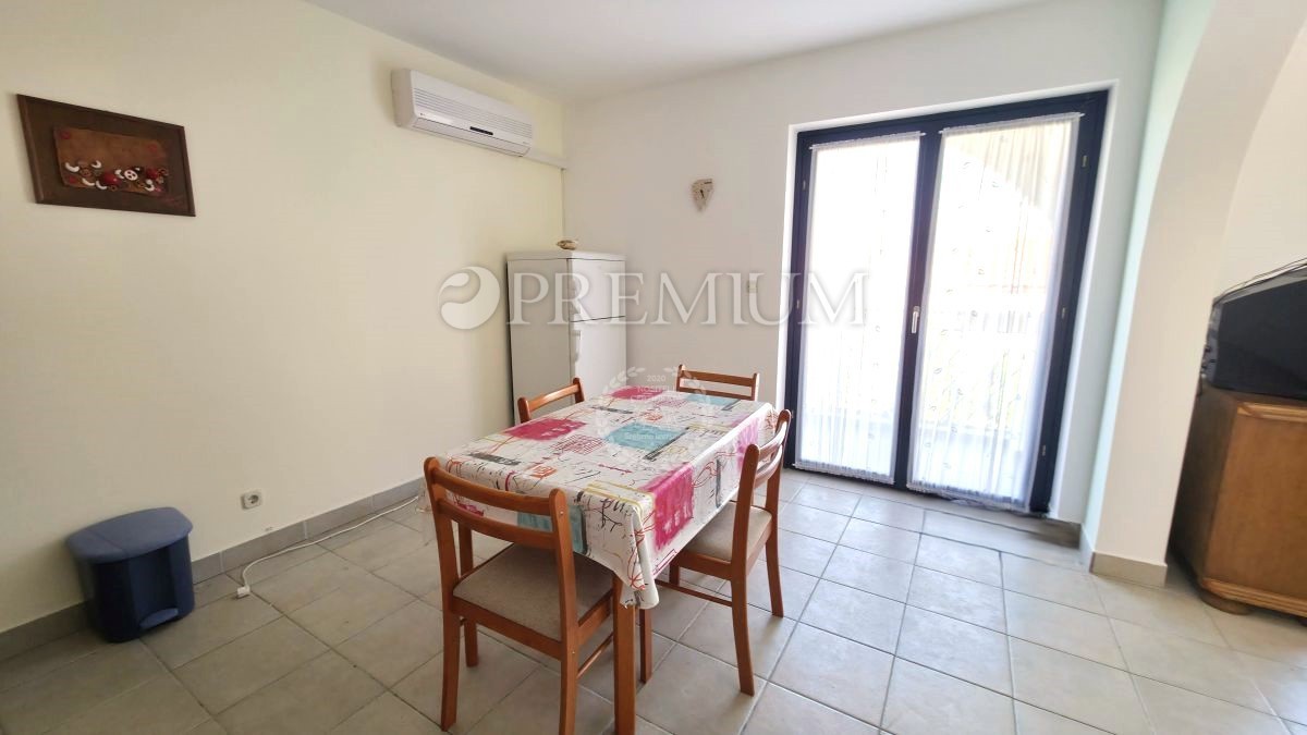 Malinska, apartma, 43 m², 140 m od plaže