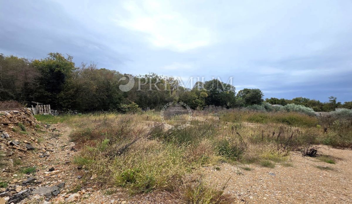 Gradbena parcela Malinska – 500 m², 2 km od morja!