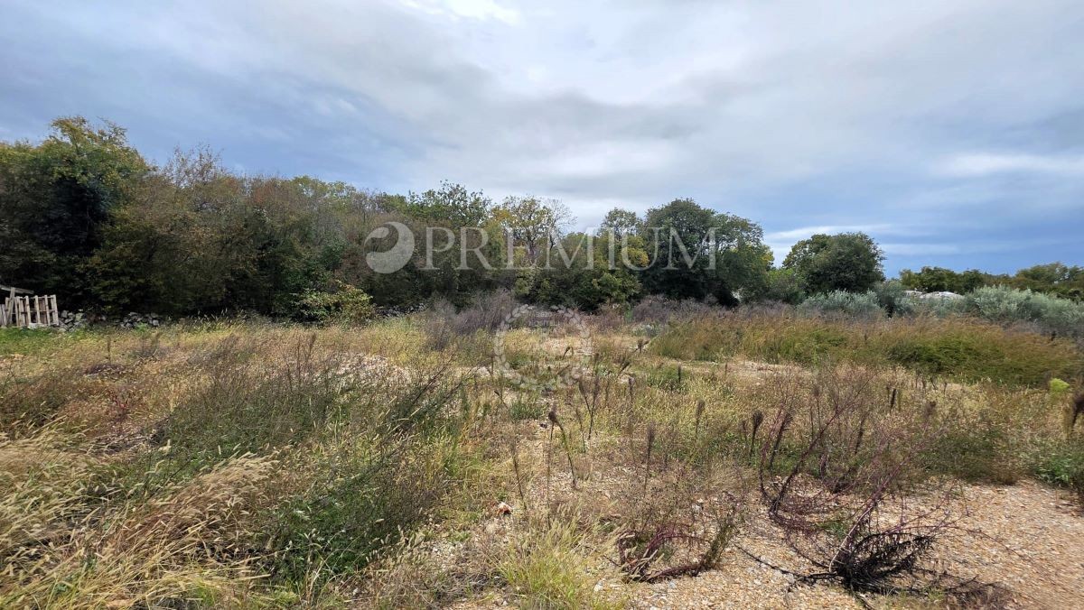 Gradbena parcela Malinska – 500 m², 2 km od morja!