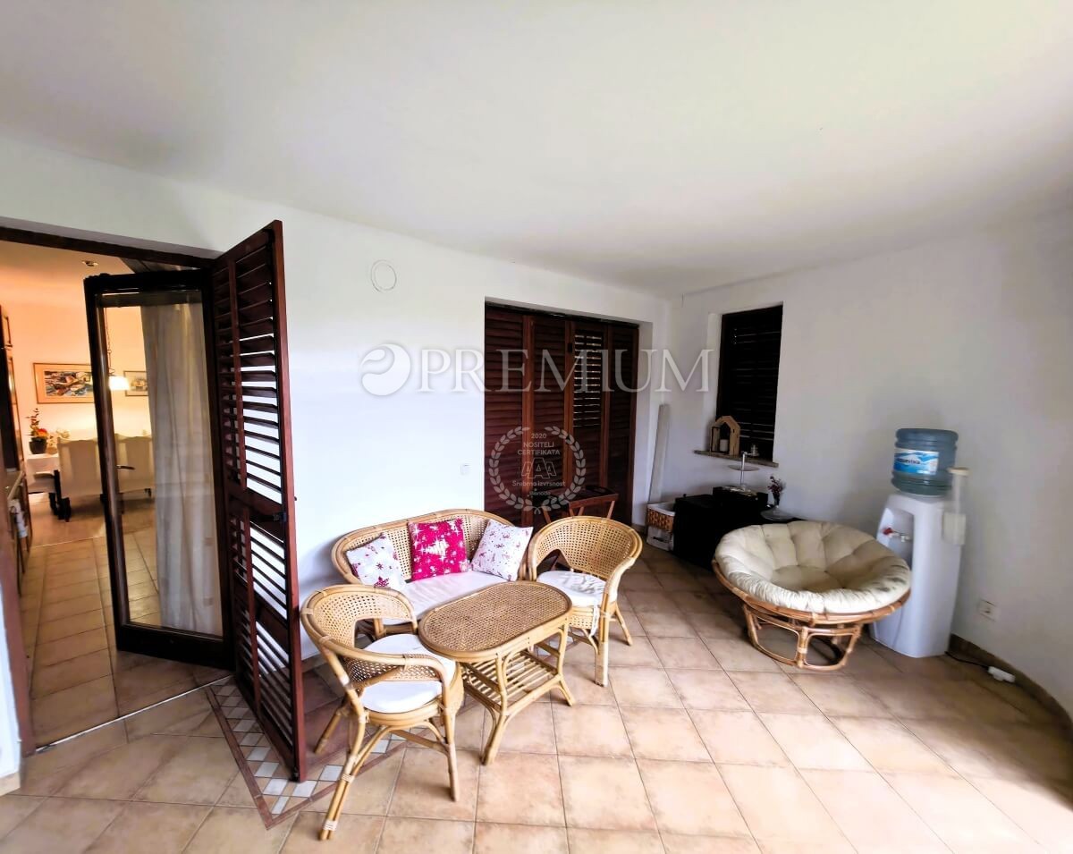 Malinska, opremljeno stanovanje v pritličju!